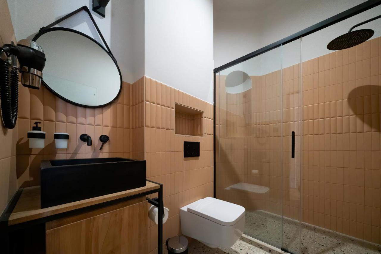 Nest Hotel Gyor Bagian luar foto