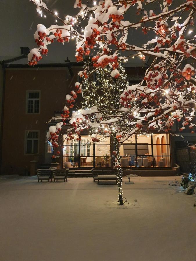 Nest Hotel Gyor Bagian luar foto