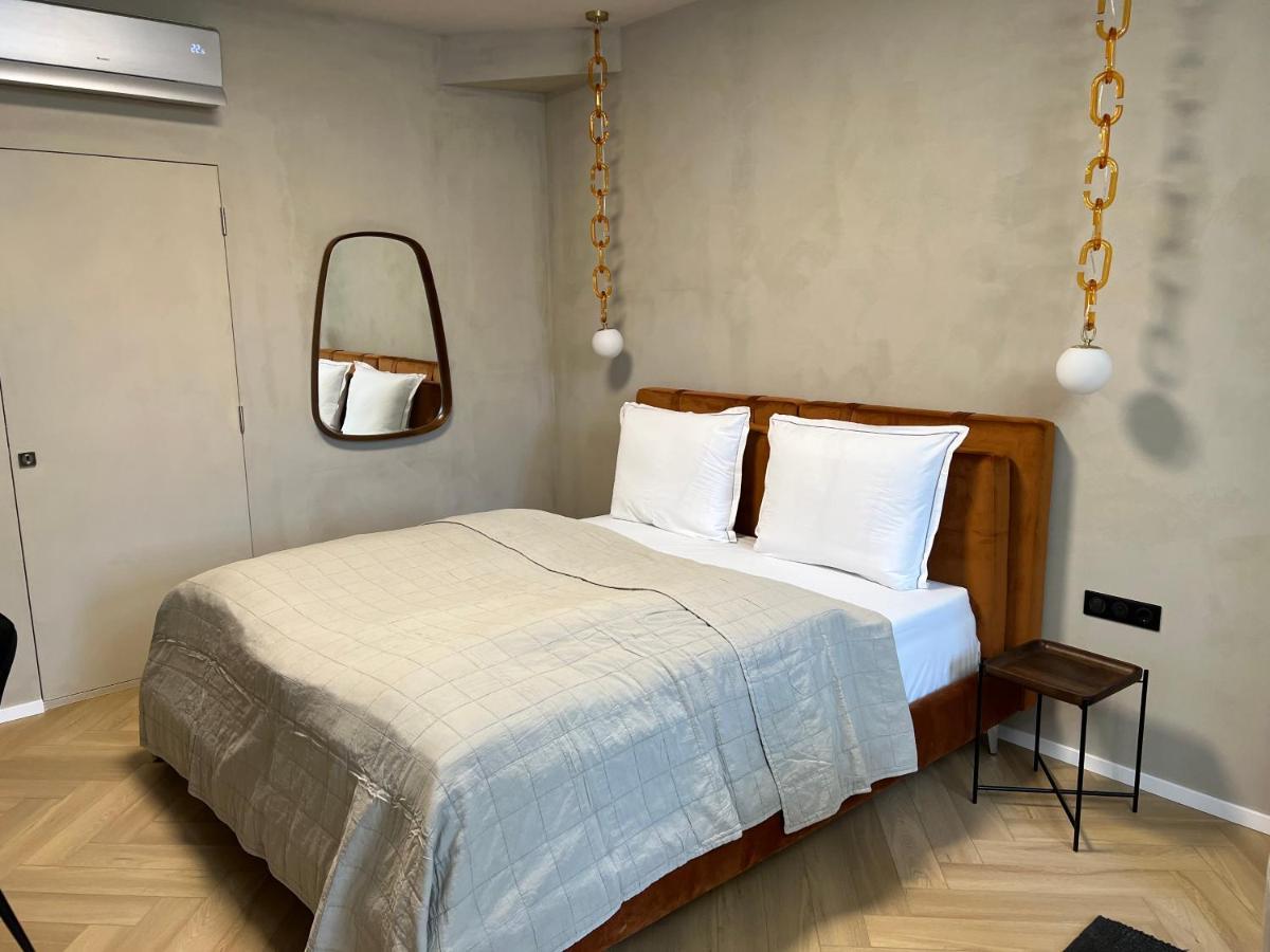 Nest Hotel Gyor Bagian luar foto