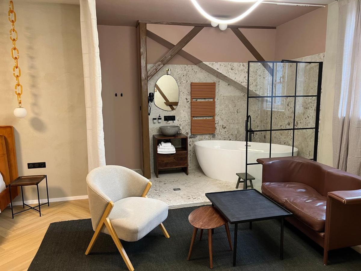 Nest Hotel Gyor Bagian luar foto