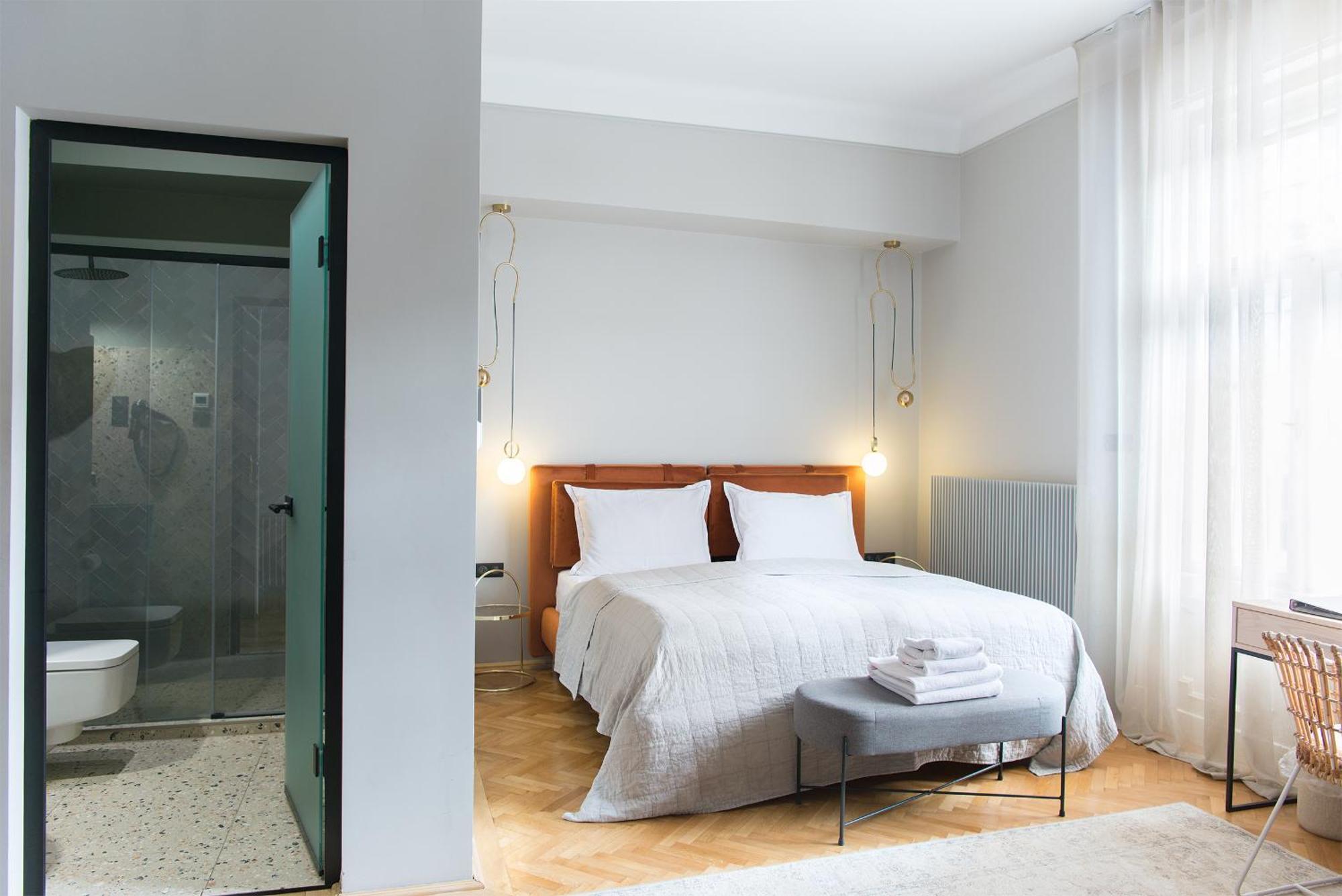 Nest Hotel Gyor Bagian luar foto
