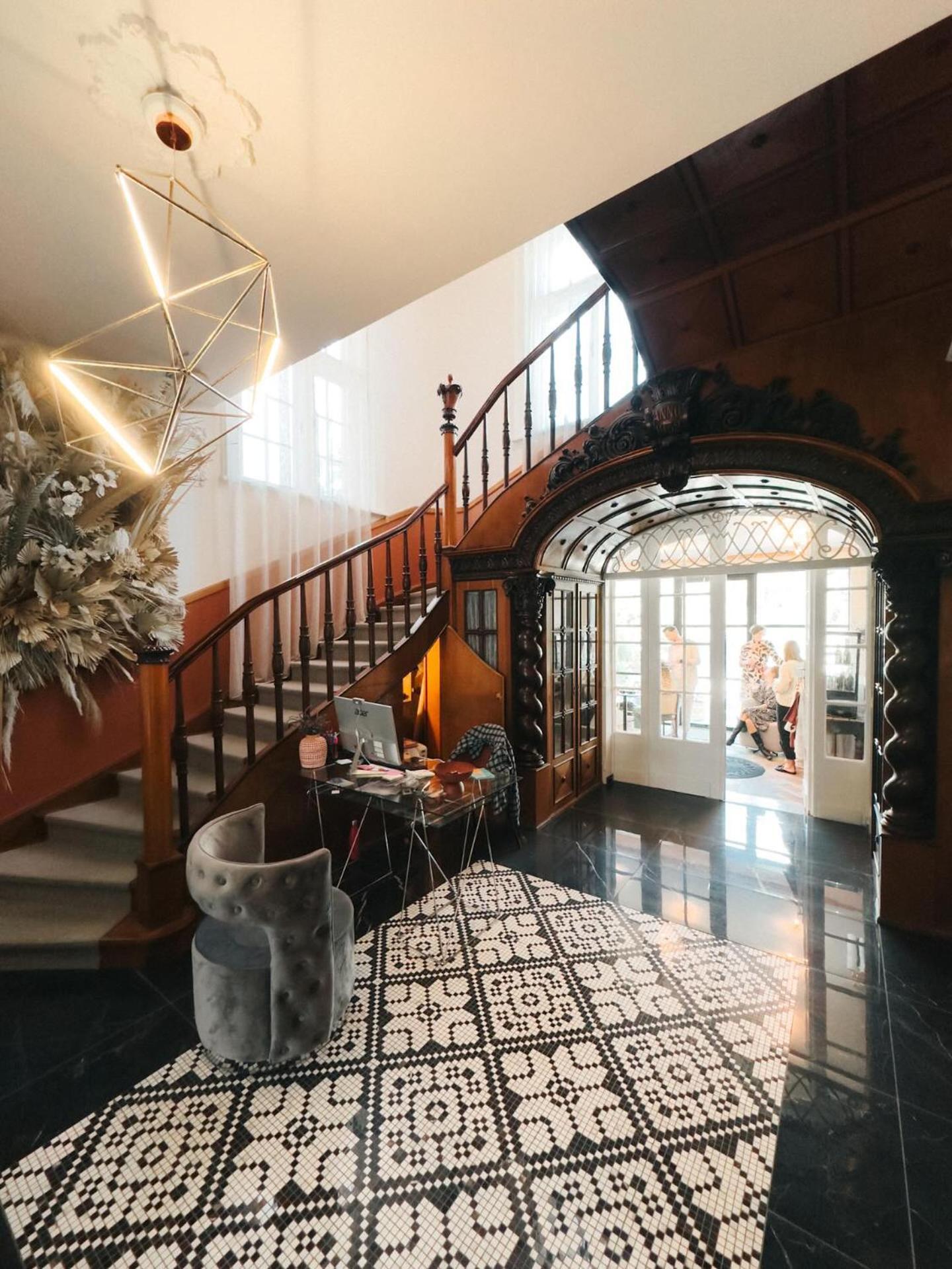 Nest Hotel Gyor Bagian luar foto