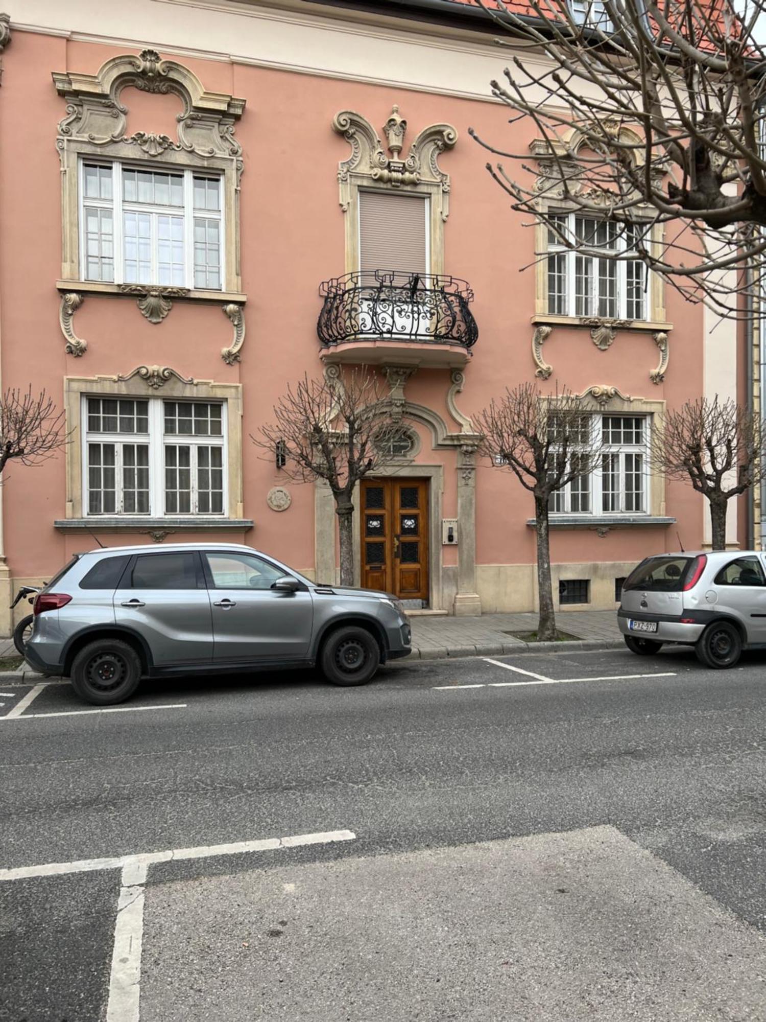 Nest Hotel Gyor Bagian luar foto
